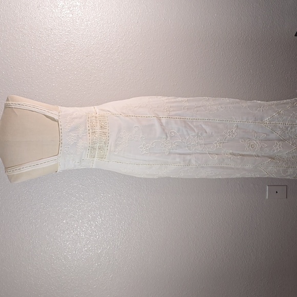 Yoana Baraschi Elegant Cream Lace Maxi Dress - Picture 6 of 11